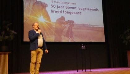 Theo Verstrael opent het symposium