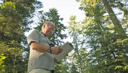Harm Meek telt voor de Vogelatlas